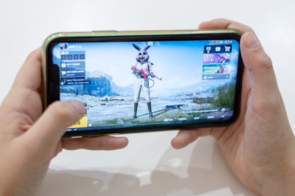 Playing mobiel game