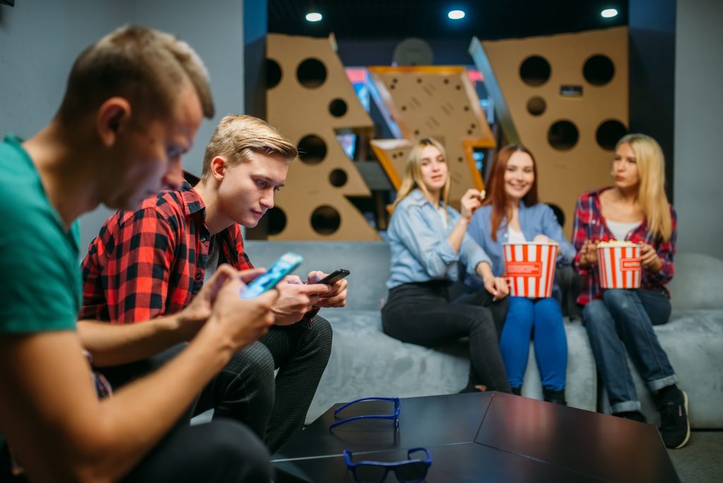 guys playing mobile games during date